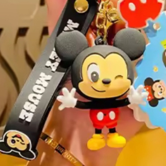 Disney Mickey Mouse Keychain / NEW WITH TAGS - Picture 3 of 3